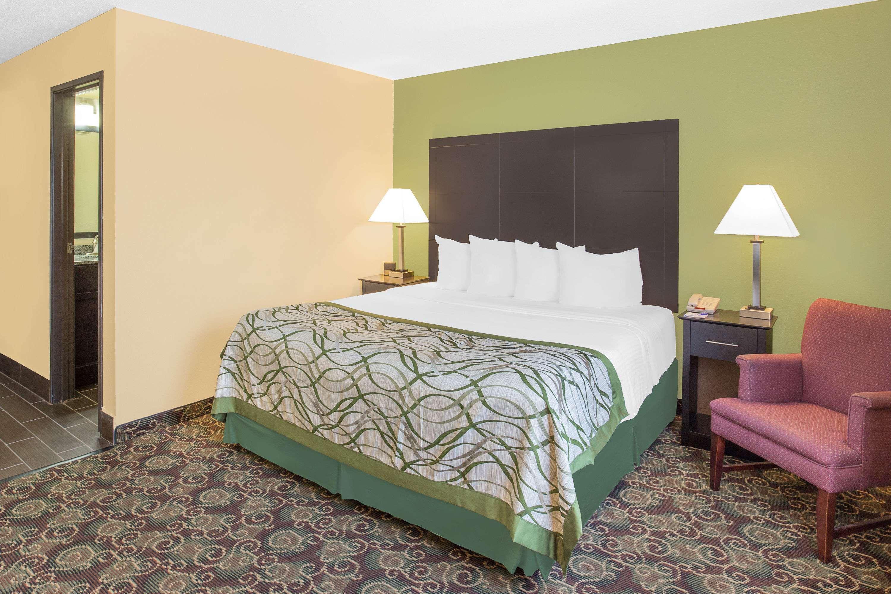 Baymont By Wyndham Holland Hotel Eksteriør billede